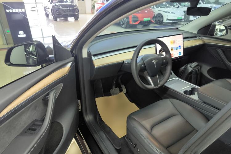 Used Tesla Model Y 2021 Long-Range All-Wheel-Drive Version