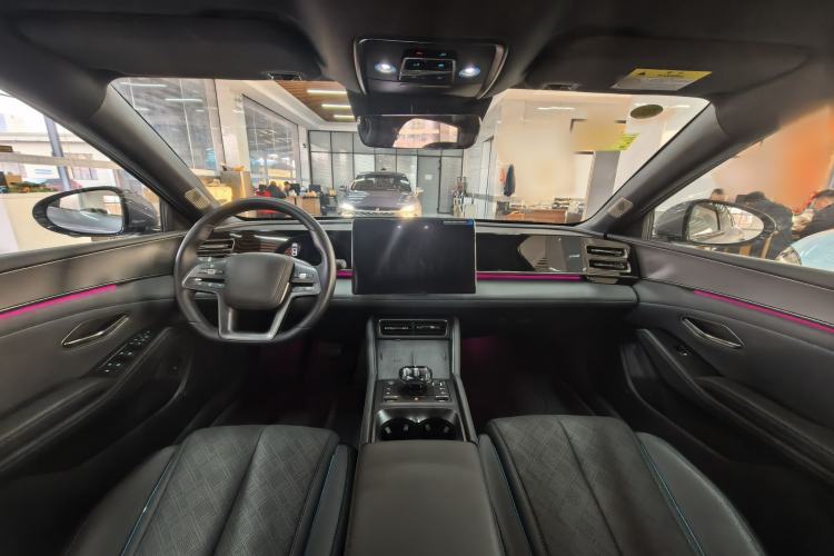 Used BYD Qin L 2025 DM-i Smart Drive 120KM Excellence Model
