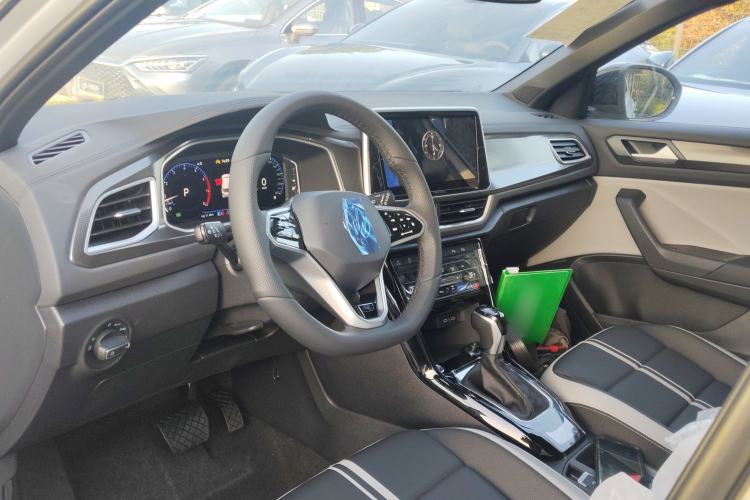 Used Volkswagen T-ROC 2025 Facelifted 300TSI DSG Two-Wheel-Drive Starlight Edition
