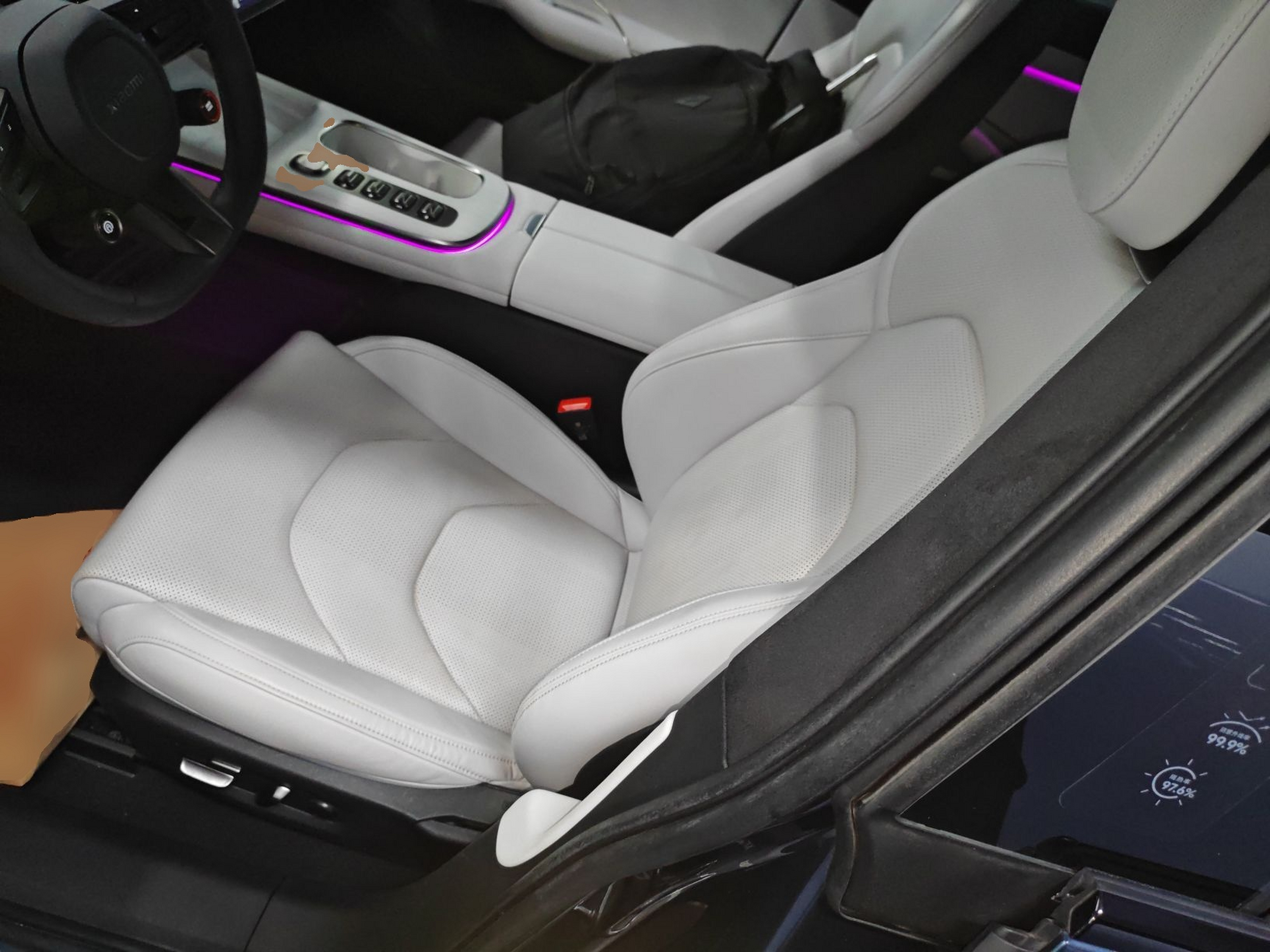 Переднее сиденье в автомобиле