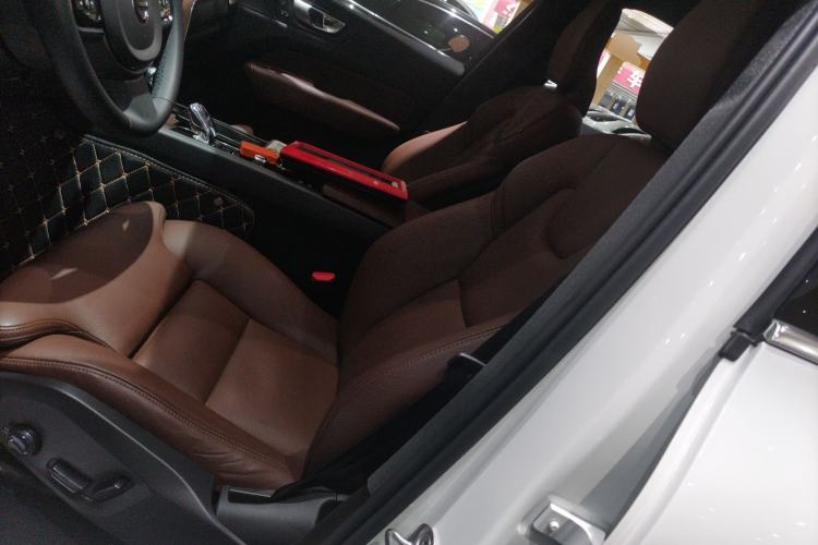 Used Volvo XC60 New Energy 2023 T8 Plug-in Hybrid Long-Range All-Wheel Drive Smart Luxury Edition
