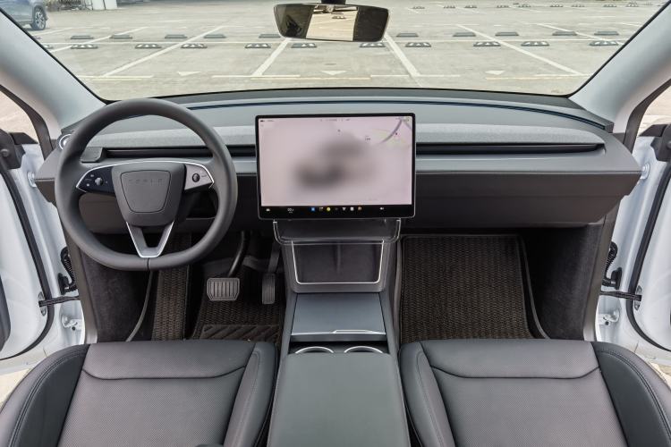 Used Tesla Model Y 2025 Rear-Wheel-Drive Version
