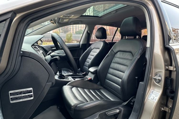 Used Volkswagen Golf 2016 230TSI Automatic Luxury Version
