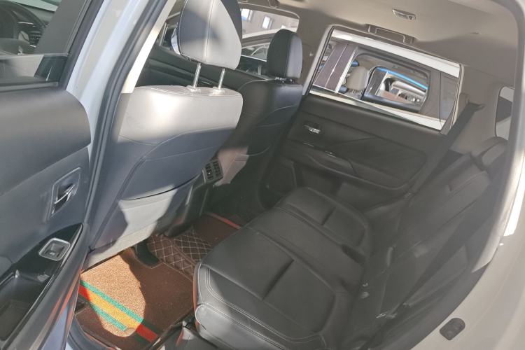 Used Mitsubishi Outlander 2019 2.0L Two-Wheel Drive Comfort Edition 5 Seats China VI Standard
