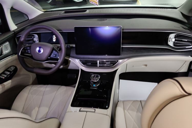 Used Denza D9 2024 DM-i 980 Four-Wheel Drive Prestige Model