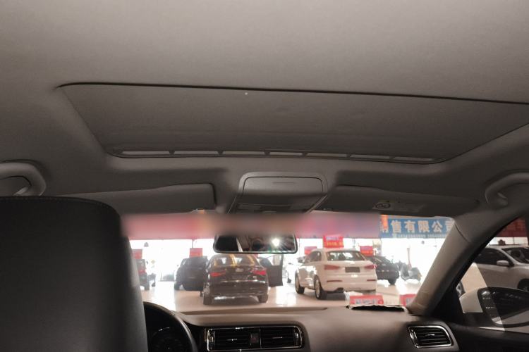 Used Volkswagen Sagitar 2015 230TSI Automatic Comfort Version
