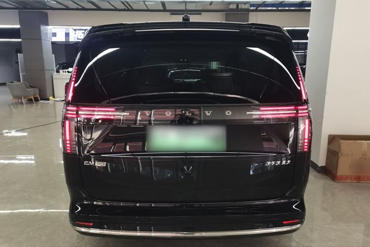 Used Volvo EM90 2025 Ultra Six-Seater
