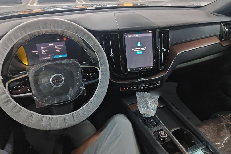 Used Volvo XC60 2025 B5 Four-Wheel Drive Smart & Advanced Luxury Edition
