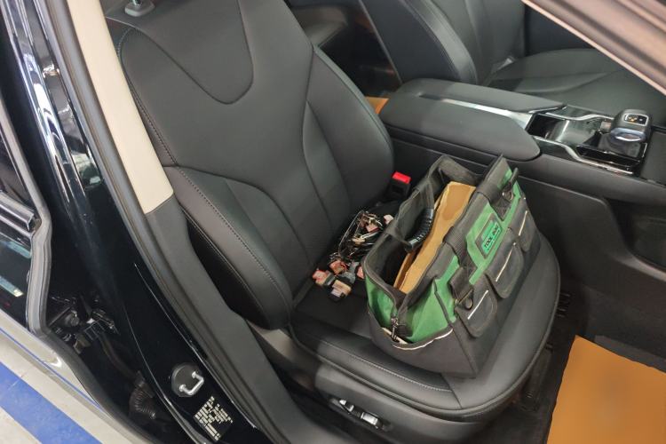 Used Hongqi E-QM5 2021 Online Booking Charging Basic Edition 5 Seats
