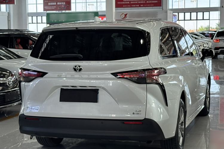 Used Toyota Sienna 2024 2.5L Hybrid Comfort Edition
