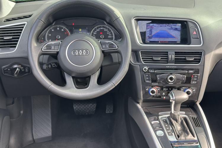 Used Audi Q5 2017 Plus 40 TFSI Technology Model

