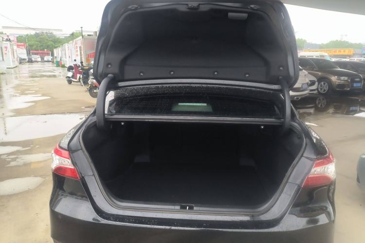 Used Toyota Camry 2021 2.0G Luxury Edition
