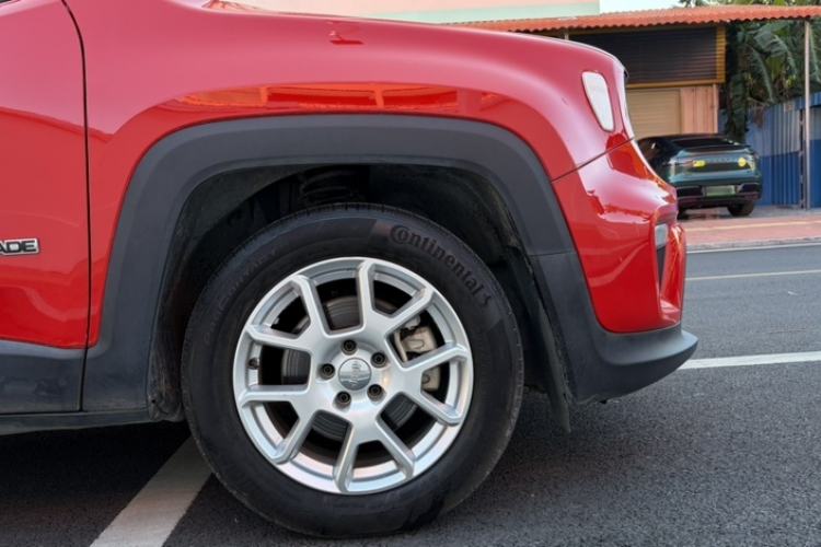 Used  Renegade 2019 220T Automatic Leading Edition
