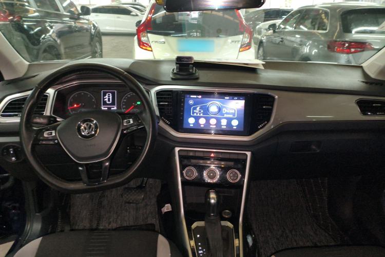 Used Volkswagen T-ROC 2018 230TSI DSG Two-Wheel Drive Advanced Version China V Standard
