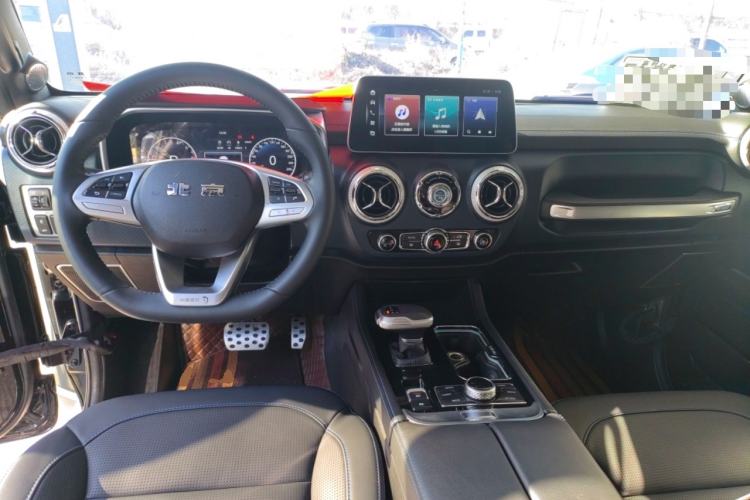 Used  BJ40 2023 2.0T Automatic Four-Wheel Drive Urban Hunter Edition Chivalrous Type
