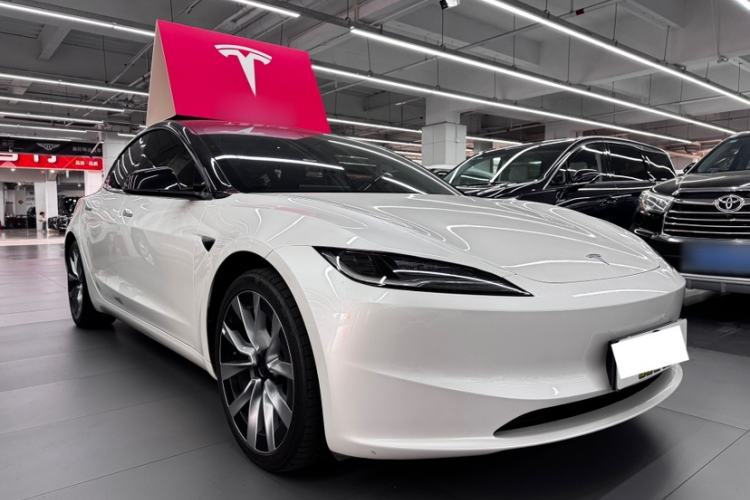 Used Tesla Model 3 2023 Long-Range All-Wheel-Drive Version

