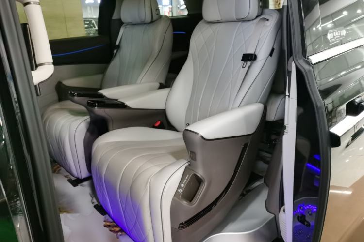 Used Denza D9 2022 DM-i 970 Four-Wheel Drive Flagship Model
