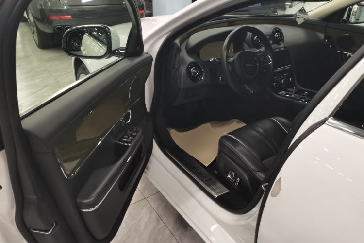 Used Jaguar XJ 2016 XJL 3.0 SC Four-Wheel Drive Panoramic Business Edition
