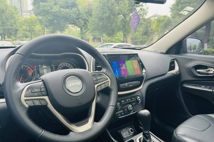 Used  Cherokee 2017 2.4L Leading Edition
