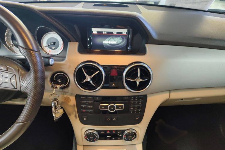 Used Mercedes-Benz GLK-Class 2013 GLK 300 4MATIC Dynamic Sunroof Model
