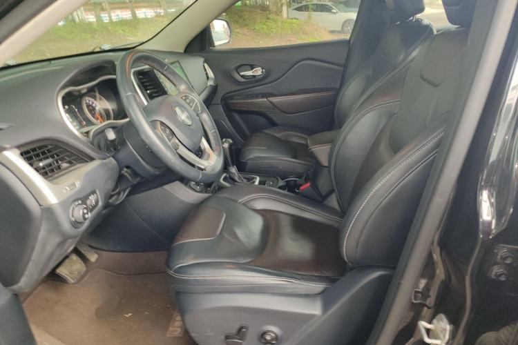 Used  Cherokee 2016 2.4L Leading Edition
