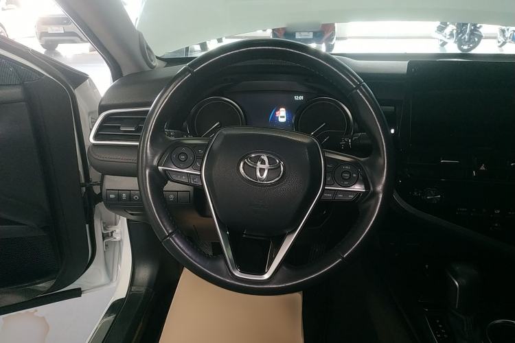 Used Toyota Camry 2021 2.0G Luxury Edition
