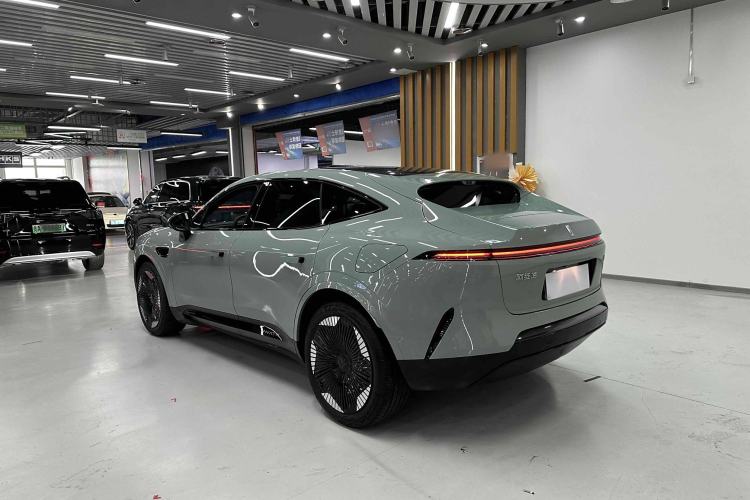 Used  11 2022 Long-Range Dual-Motor Luxury Edition 5 Seats
