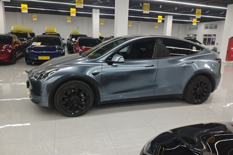 Used Tesla Model Y 2022 Long-Range All-Wheel-Drive Version
