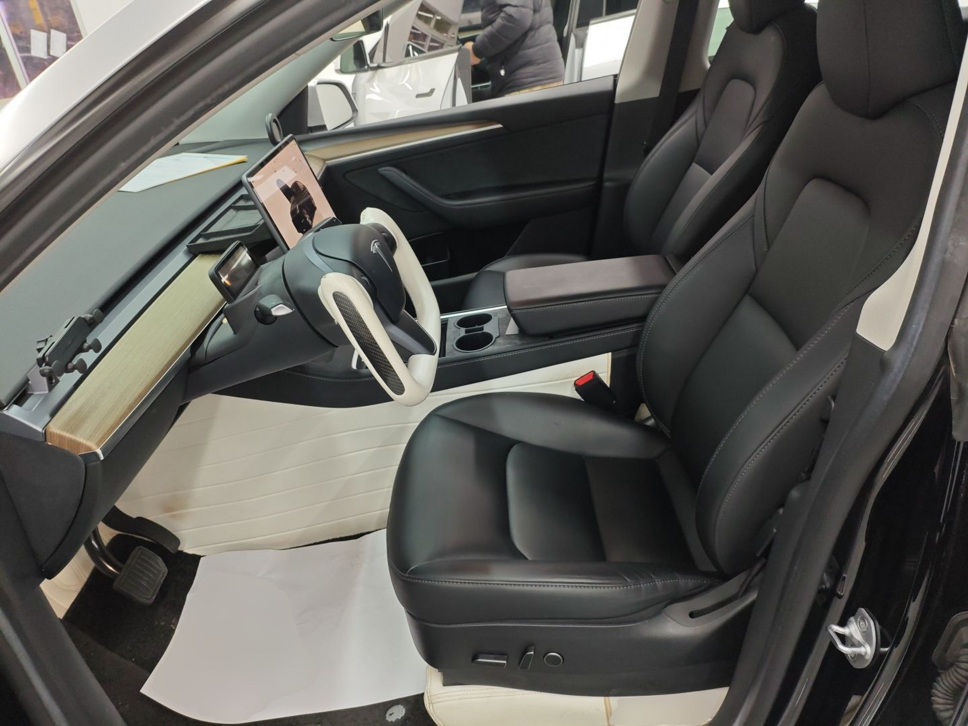 Переднее сиденье в автомобиле