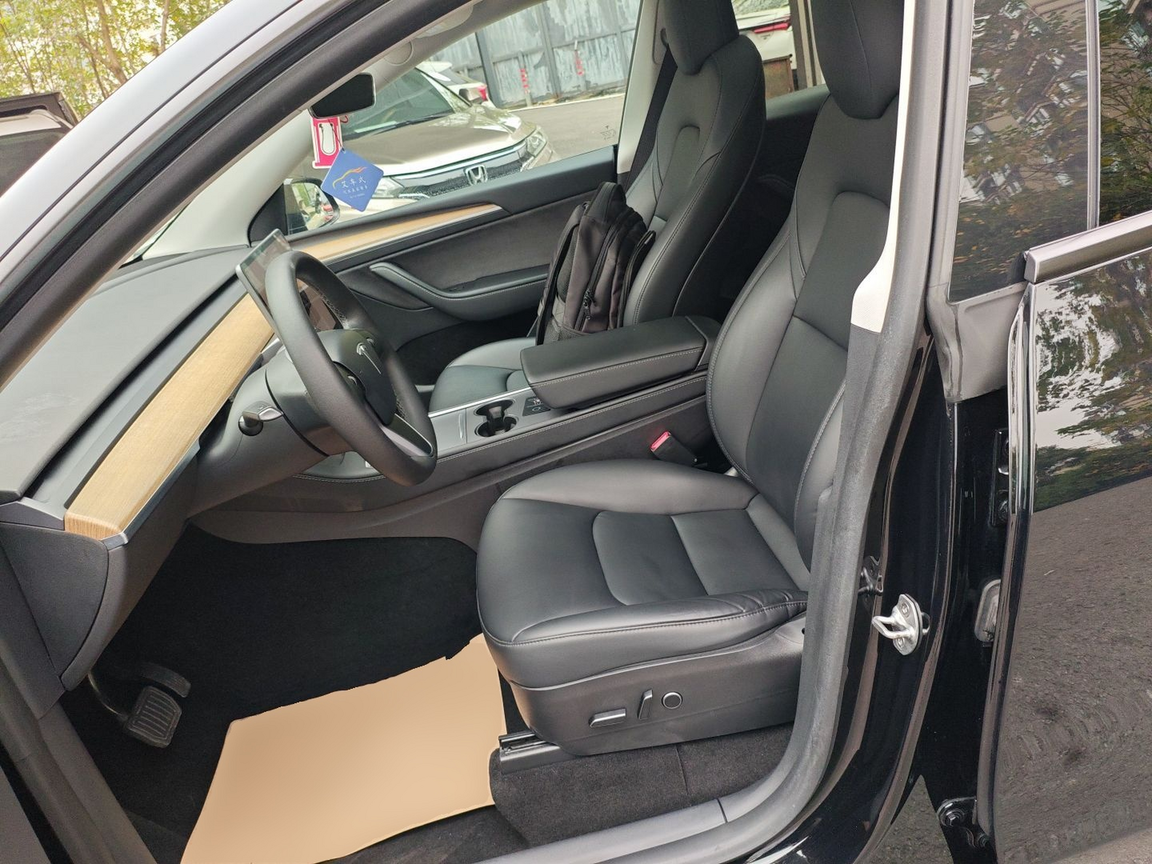 Переднее сиденье в автомобиле