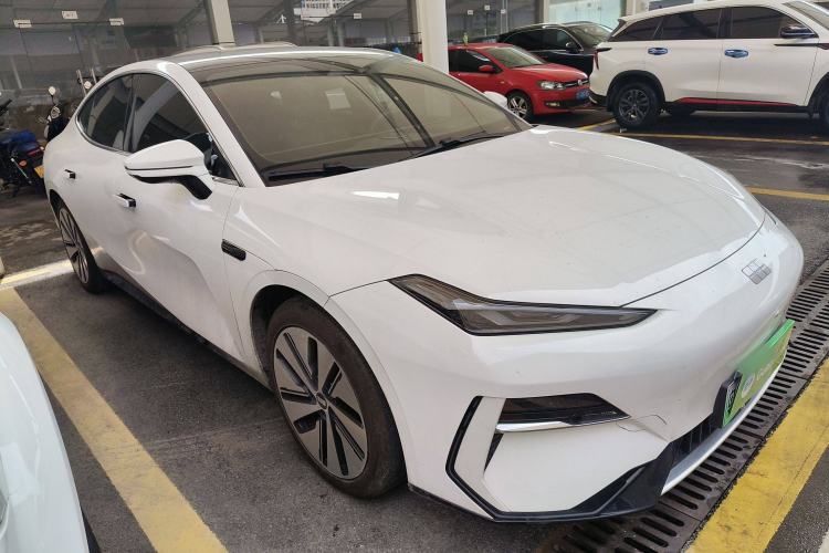 Used  E8 2024 550 km Range Rear-Drive MAX
