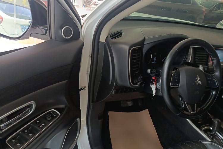 Used Mitsubishi Outlander 2020 2.4L 4x4 Zhi Xiang Edition 5 Seats