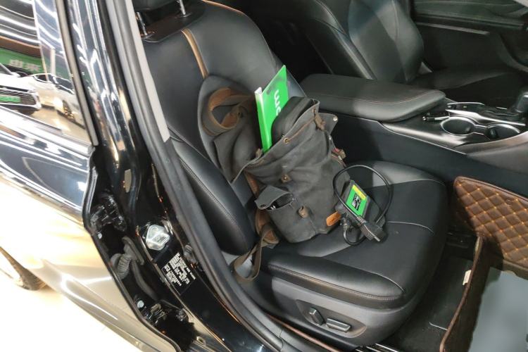 Used Toyota Camry 2021 2.0G Luxury Edition
