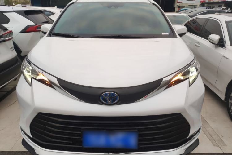 Used Toyota Sienna 2023 2.5L Hybrid Comfort Edition
