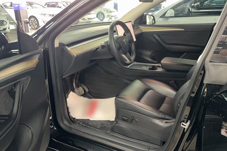 Used Tesla Model Y 2022 Long-Range All-Wheel-Drive Version
