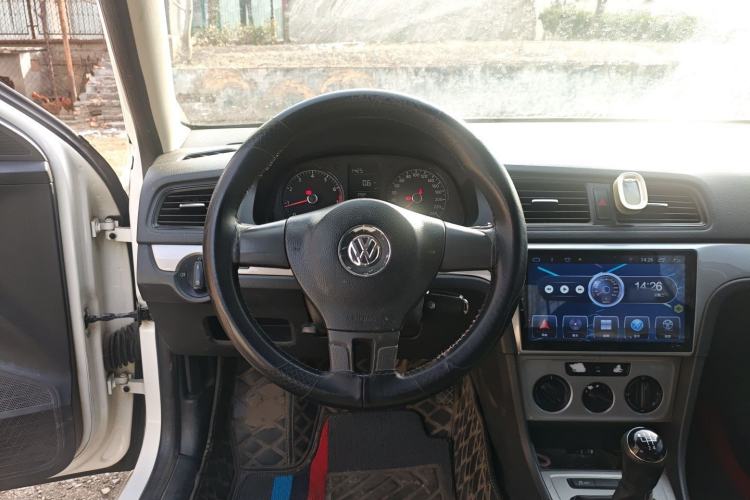 Used Volkswagen Gran Lavida 2013 1.6L Manual Fashion Model