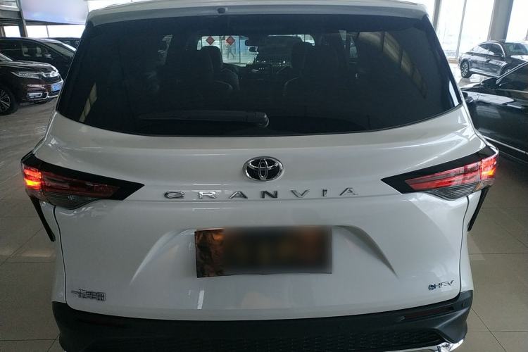 Used Toyota Granvia 2024 2.5L Hybrid Comfort Edition
