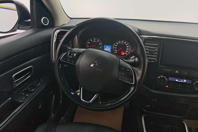 Used Mitsubishi Outlander 2018 2.0L Two-Wheel Drive Glory Edition 5 Seats