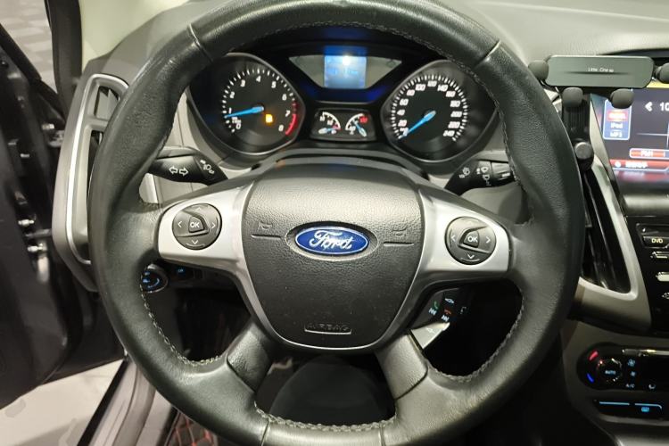 Used Ford Focus 2012 Sedan 1.6L Automatic Fashion Edition
