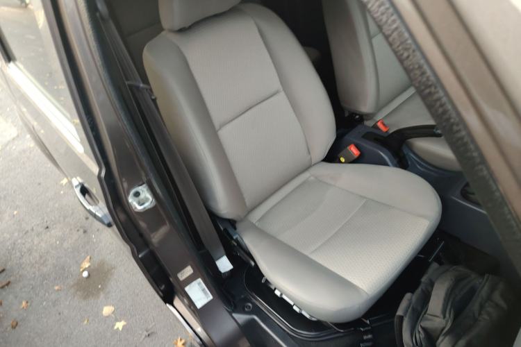 Used Jinbei Hiace X30 2023 1.5L Super-Comfortable Passenger Van 5/6/7-Seater Non-Air-Conditioned Version Model SWC15M
