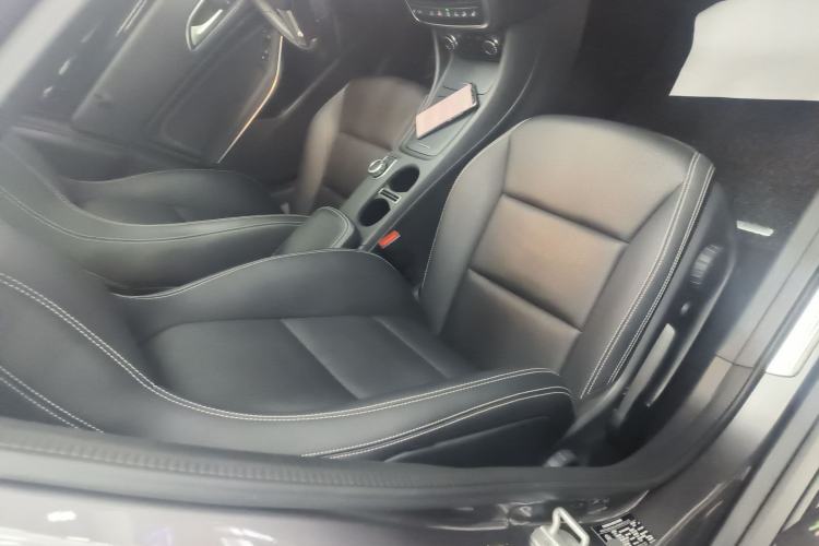 Used Mercedes-Benz GLA 2015 GLA 220 4MATIC Fashion Model
