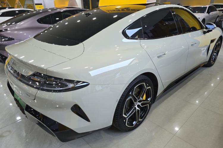 Used  SU7 2024 Rear-Drive Ultra-Long Range Advanced Pro-Level Intelligent Driving Version