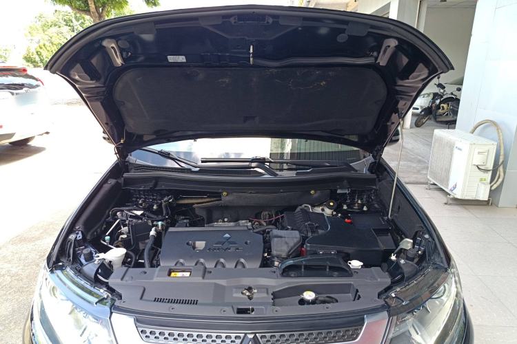 Used Mitsubishi Outlander 2019 2.0L Two-Wheel Drive Comfort Edition 5 Seats China VI Standard