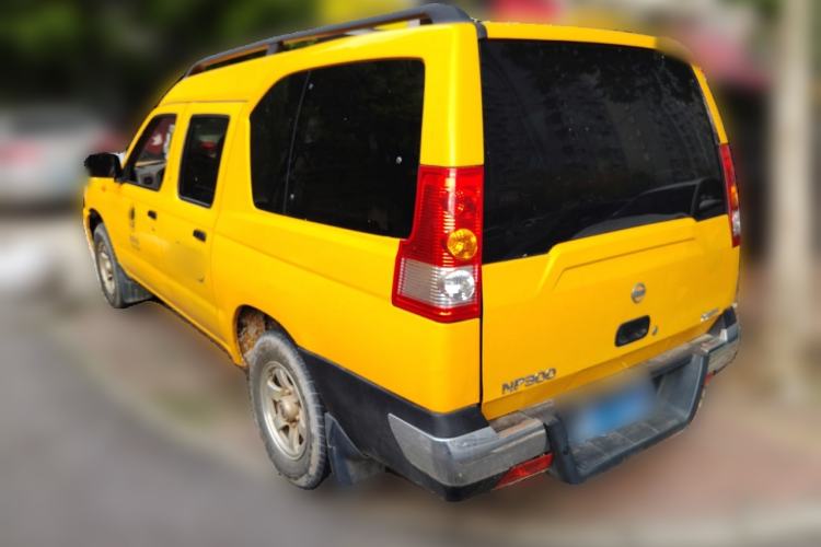 Used Nissan ZN Van 2013 2.4L Two-Wheel Drive Standard Model with 5 Seats
