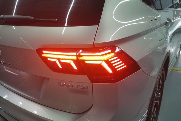 Used Volkswagen Tiguan L 2022 380TSI Automatic All-Wheel Drive R-Line Enhanced Comfort 7-Seater
