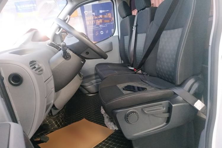 Used SAIC MAXUS Xintu V80 2019 2.5T Classic Model 6-Speed Manual – Aoyuntong Modified Version Short Wheelbase Ultra-Low Roof 5/6 Seats
