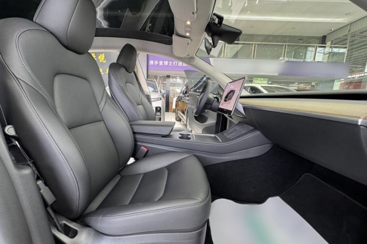 Used Tesla Model Y 2023 Long-Range All-Wheel-Drive Version
