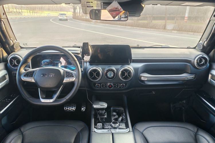 Used  BJ40 2023 2.0T Automatic Four-Wheel Drive Urban Hunter Edition Chivalrous Type