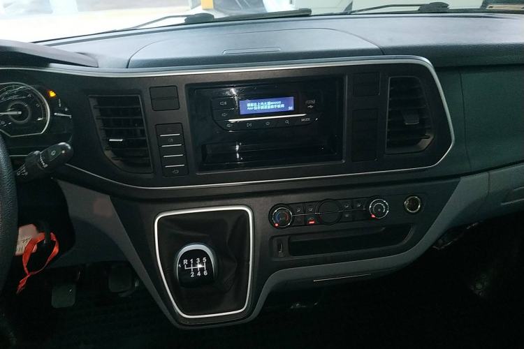 Used SAIC MAXUS Xintu V80 2023 2.0T Manual Classic Aoyuntong Short Wheelbase Mid-Roof 5/6-Seater
