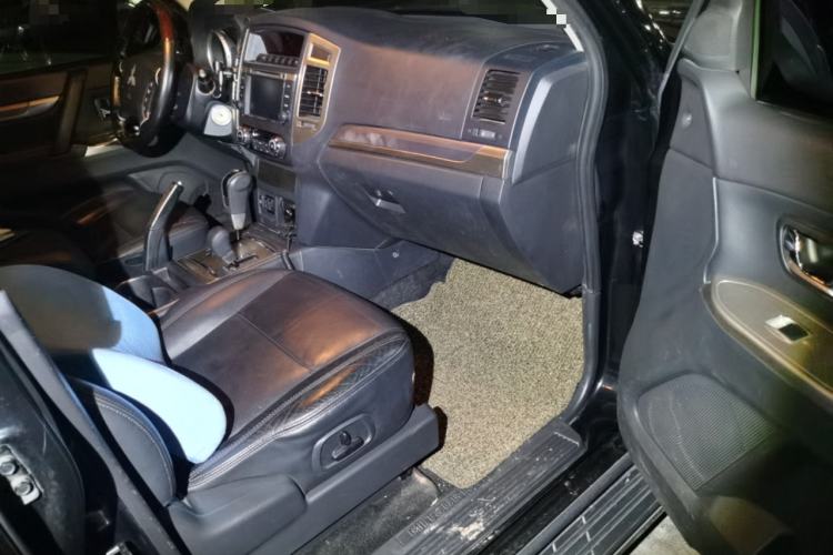 Used Mitsubishi Pajero 2016 3.0L Automatic Prestige Version China IV Standard
